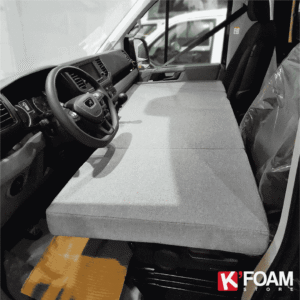 Matelas avant pour cabine Volkswagen Crafter et MAN 2017 2022 MyVanStore conçu pour van aménagé et camping car afin d’offrir un couchage confortable et optimiser l’espace intérieur