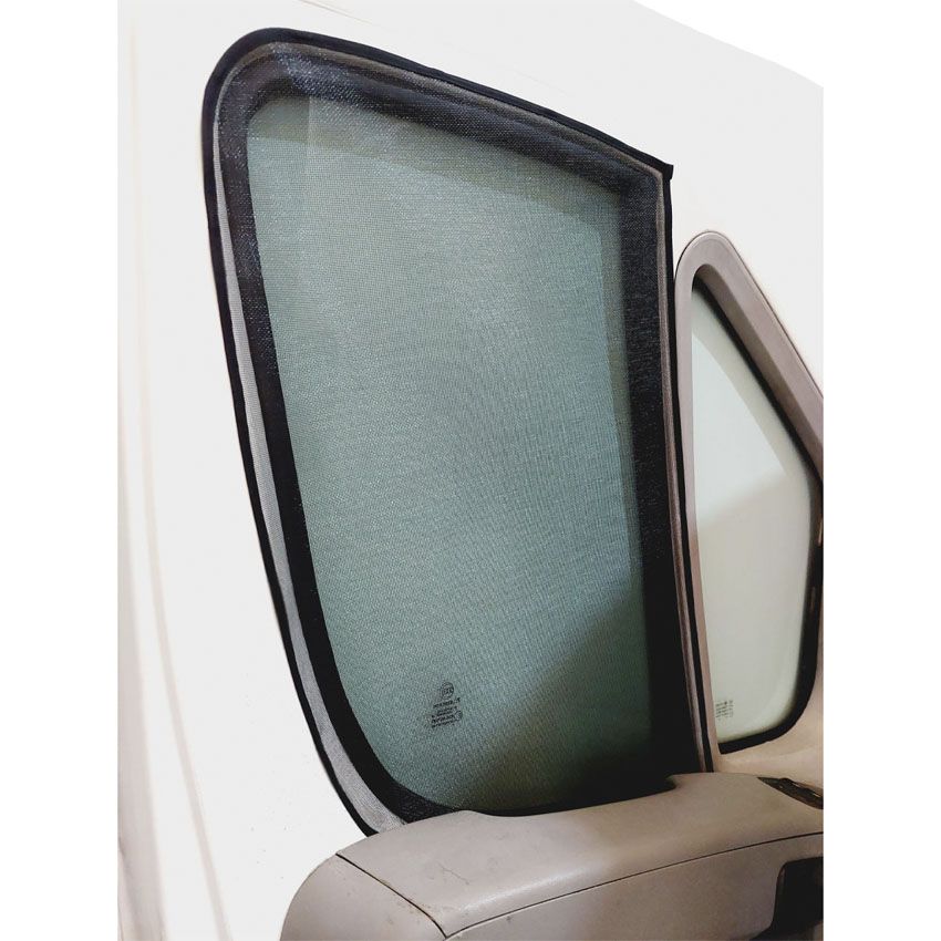 Moustiquaire pour Fiat Ducato X250 conçue par MyVanStore pour van aménagé et camping car afin d’améliorer la ventilation et le confort intérieur tout en protégeant des insectes