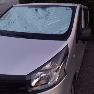 Rideaux occultants et isolants thermiques pare-soleil MyVanStore, conçus pour améliorer le confort et l’isolation des vans aménagés et camping-cars, compatibles avec Renault Trafic III L1 (2014–2021)