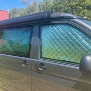 Rideaux occultants et isolants thermiques pare soleil avant pare brise Volkswagen T6 T5 California Caravelle pour van aménagé et camping car MyVanStore afin d’améliorer le confort intérieur et l’isolation thermique