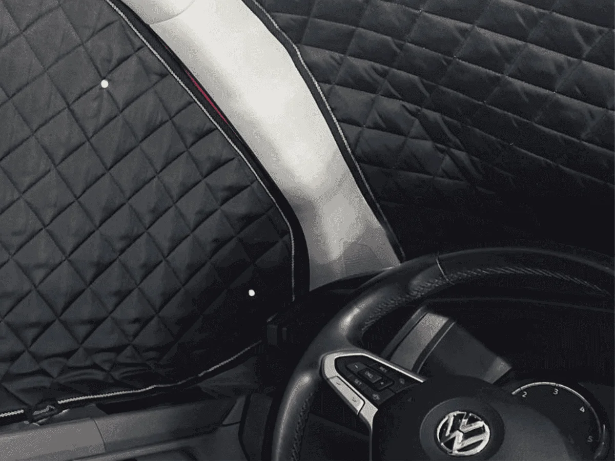 Rideaux occultants et isolants thermiques pare soleil Volkswagen T5 pour van aménagé et camping car MyVanStore afin d’améliorer le confort intérieur et l’isolation thermique