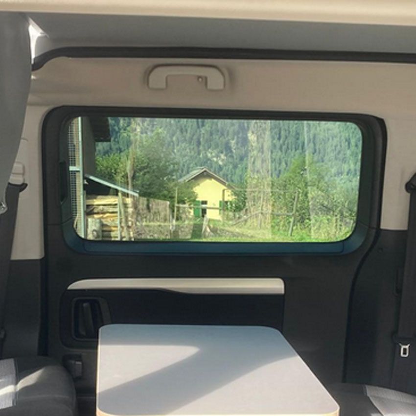 Space-Tourer-vitre-fixe