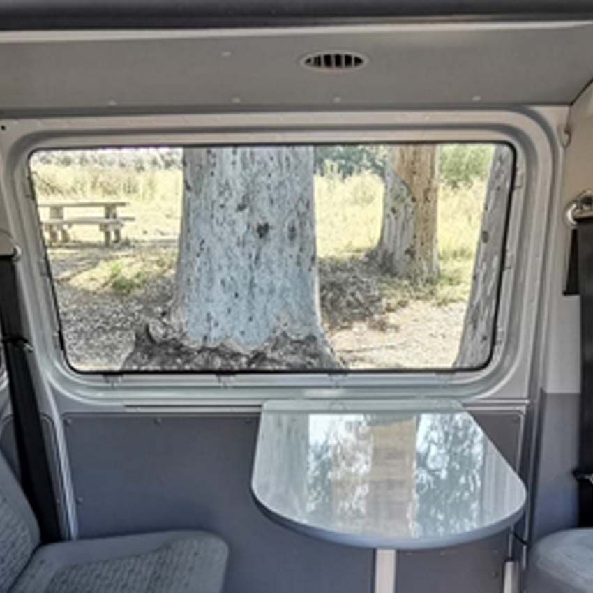 T5-Transporter-L1-vitre-2eme-rangée-gauche-fixe