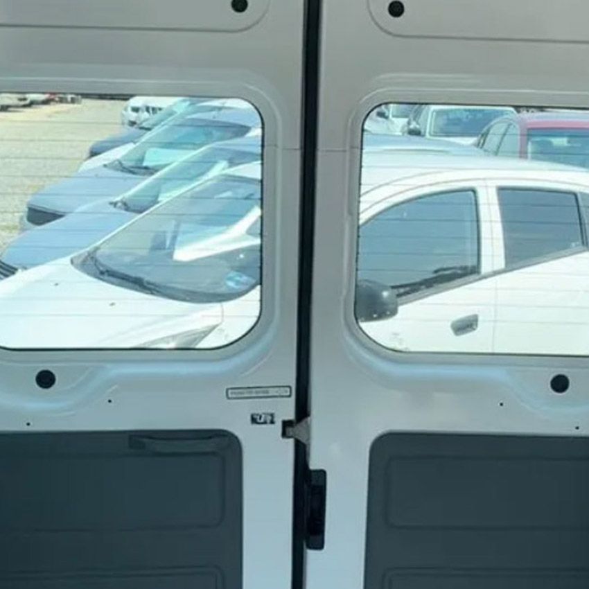 Transit-2000-2006-double-porte-arriere-sans-feu-stop-sans-essuie-glace