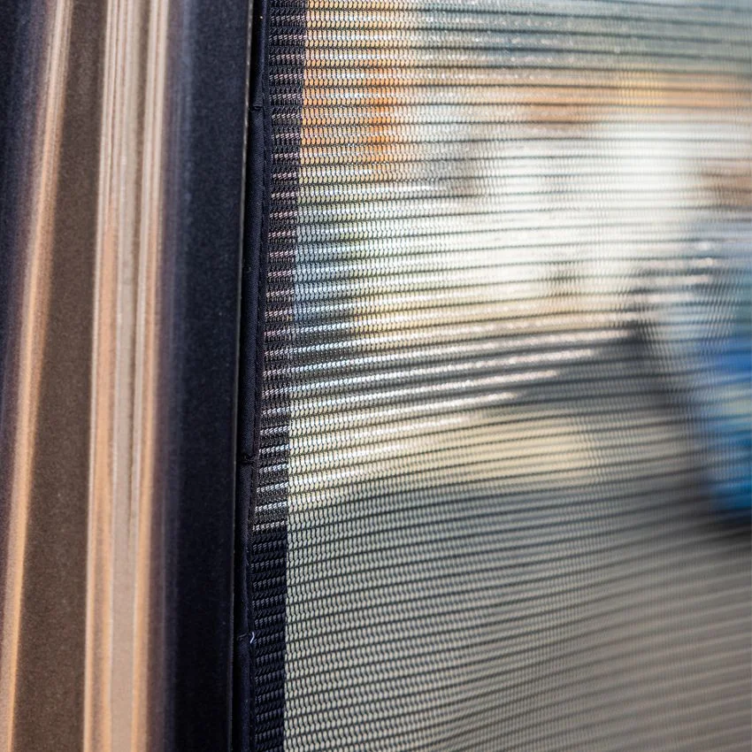 Zanzariera per Ford Transit Custom progettata da MyVanStore per van aménagé e camper, per migliorare la ventilazione e il comfort interno proteggendo dagli insetti