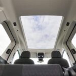 Rideaux occultants et isolants thermiques pare-soleil MyVanStore, conçus pour améliorer le confort et l’isolation des vans aménagés et camping-cars, compatibles avec Volkswagen Caddy V / Grand Tourneo III toit panoramique