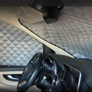 Rideaux occultants et isolants thermiques pare-soleil MyVanStore, conçus pour améliorer le confort et l’isolation des vans aménagés et camping-cars, compatibles avec Mercedes-Benz W447 Marco Polo cabine