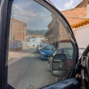 Zanzariera anteriore cabina per Ford Transit – Tourneo Custom I progettata da MyVanStore per van aménagé e camper, per migliorare la ventilazione e il comfort interno proteggendo dagli insetti