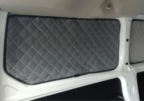 Rideaux oscuranti e isolanti termici parasole MyVanStore con fissaggio magnetico, progettati per migliorare il comfort e l’isolamento di van aménagés e camper